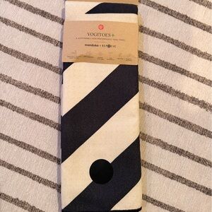 Manduka + Repreve Yogitoes Black and Cream Yoga Towel